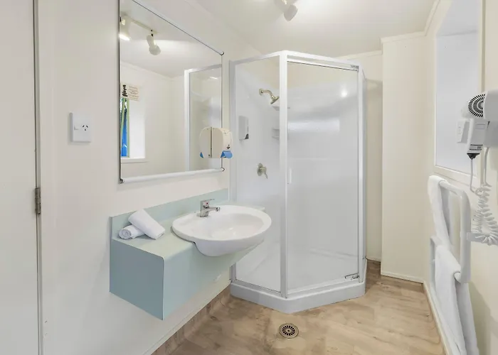 Birchwood Motel 4*